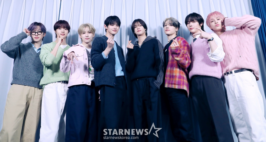 그룹 앤팀(&TEAM)이 서울 종로구 스타뉴스 사옥에서 진행된 '2023 아시아 아티스트 어워즈 인 필리핀'(2023 Asia Artist Awards IN THE PHILIPPINES, 이하 2023 AAA) 수상 인터뷰에 앞서 포즈를 취하고 있다. 앤팀은 '2023 AAA'에서 AAA 베스트 초이스상 가수 부문과 이모티브상을 수상했다. 앤팀은 지난 2022년 12월 EP 1집 앨범 '퍼스트 하울링 : 미'(First Howling : ME) 타이틀곡 '언더 /사진=김창현