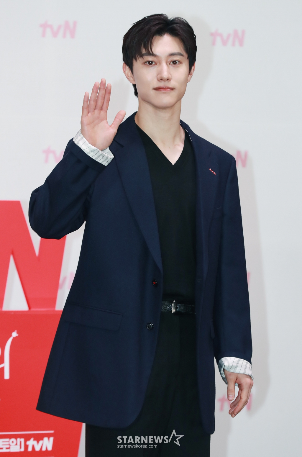 배우 곽동연이 7일 오전 서울 라마다신도림 호텔에서 진행된 tvN 토일드라마 '눈물의 여왕' 제작발표회에 참석해 포즈를 취하고 있다. 퀸즈 그룹 재벌 3세인 '백화점의 여왕' 홍해인과 용두리 이장 아들인 '슈퍼마켓 왕자' 백현우 3년차 부부의 아찔한 위기와 기적처럼 다시 시작되는 사랑 이야기 '눈물의 여왕'은 오는 9일 첫 방송된다. /2024.03.07 /사진=이동훈