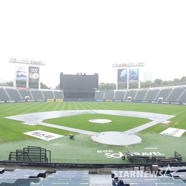 18일 SSG 랜더스와 LG 트윈스의 2024 KBO 신한은행 SOL 뱅크 KBO 리그 정규시즌 경기가 열릴 예정인 잠실야구장. /사진=김동윤 기자