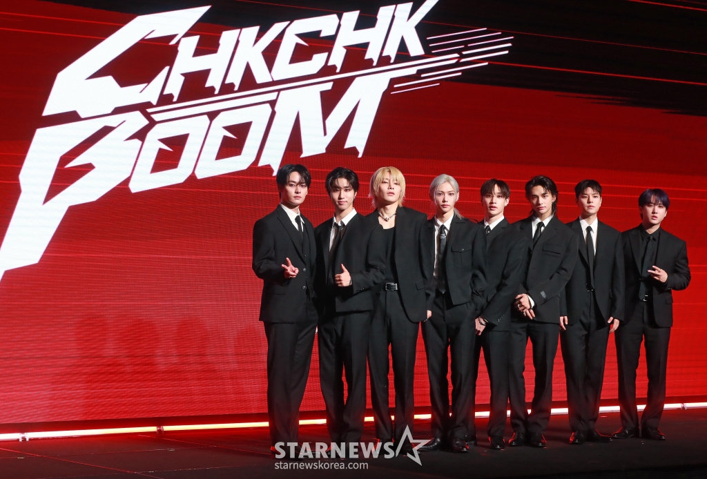 그룹 스트레이키즈(Stray Kids)가 19일 오전 서울 여의도 콘래드 호텔에서 진행된 새 미니앨범 '에이트'(ATE) 발매 기자간담회에 앞서 포즈를 취하고 있다. /2024.07.19 /사진=이동훈