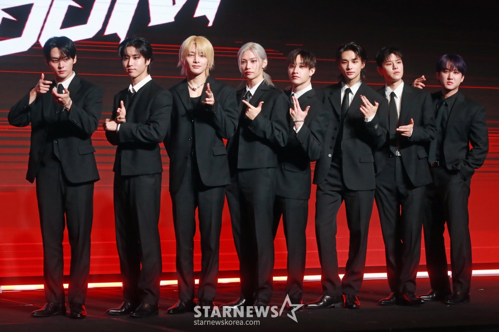 그룹 스트레이키즈(Stray Kids)가 19일 오전 서울 여의도 콘래드 호텔에서 진행된 새 미니앨범 '에이트'(ATE) 발매 기자간담회에 앞서 포즈를 취하고 있다. /2024.07.19 /사진=이동훈