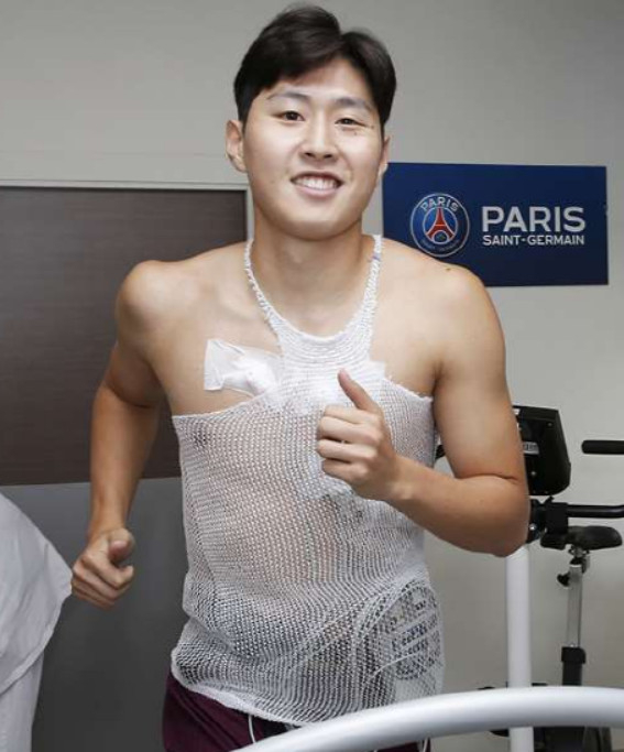 PSG로 복귀한 이강인이 메디컬 테스트를 받고 있다. /사진=PSG 공식 홈페이지