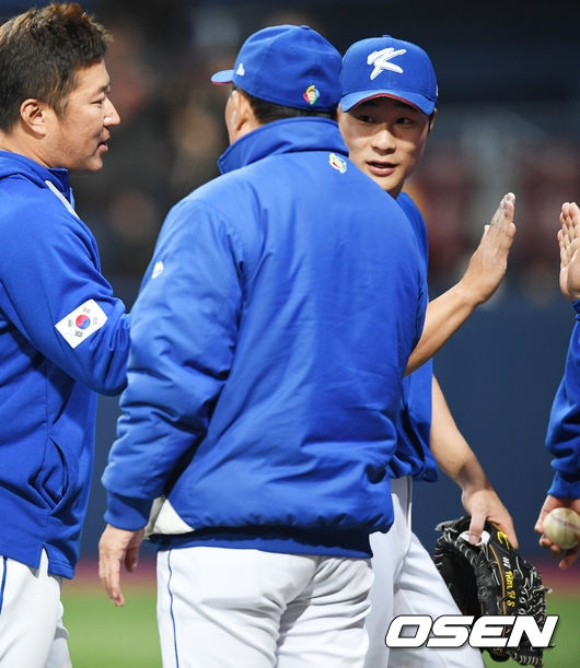 2017 WBC 대표팀 시절의 김 전 감독(가운데)과 김하성(맨 오른쪽).