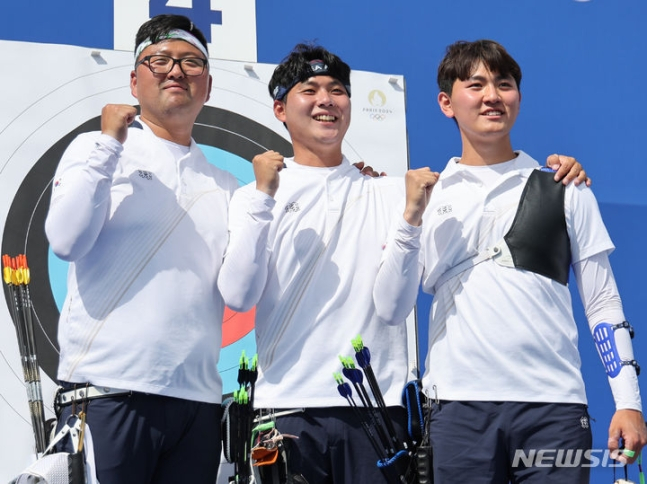 파리올림픽에 출전한 남자양궁대표팀의 김우진(왼쪽부터), 이우석, 김제덕. /사진=뉴시스