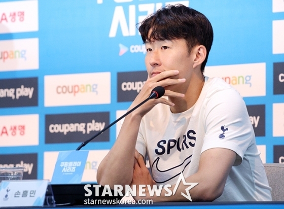 '2024 쿠팡플레이 시리즈' 토트넘 프리 매치 기자회견이 30일 오후 서울월드컵경기장에서 열렸다. 토트넘(Tottenham Hotspur) 포스테코글루 감독과 손흥민이 참석해 기자들의 질문에 답하고 있다. /사진=김진경 대기자