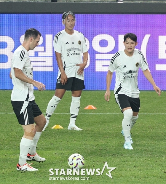 '2024 쿠팡플레이 시리즈' 팀 K리그 오픈 트레이닝이 30일 오후 서울월드컵경기장에서 열렸다. 양민혁을 비롯한 선수들이 훈련에 임하고 있다. /사진=김진경 대기자