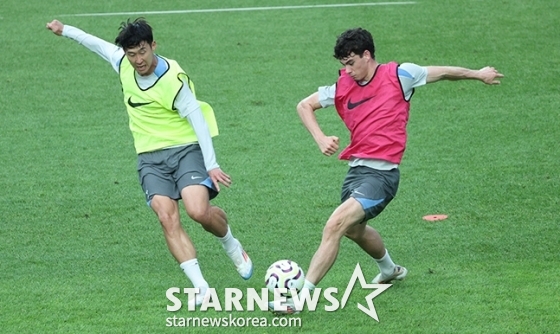 '2024 쿠팡플레이 시리즈' 토트넘 오픈 트레이닝이 30일 오후 서울월드컵경기장에서 열렸다. 손흥민이 토트넘(Tottenham Hotspur) 동료들과 훈련에 임하고 있다. /사진=김진경 대기자