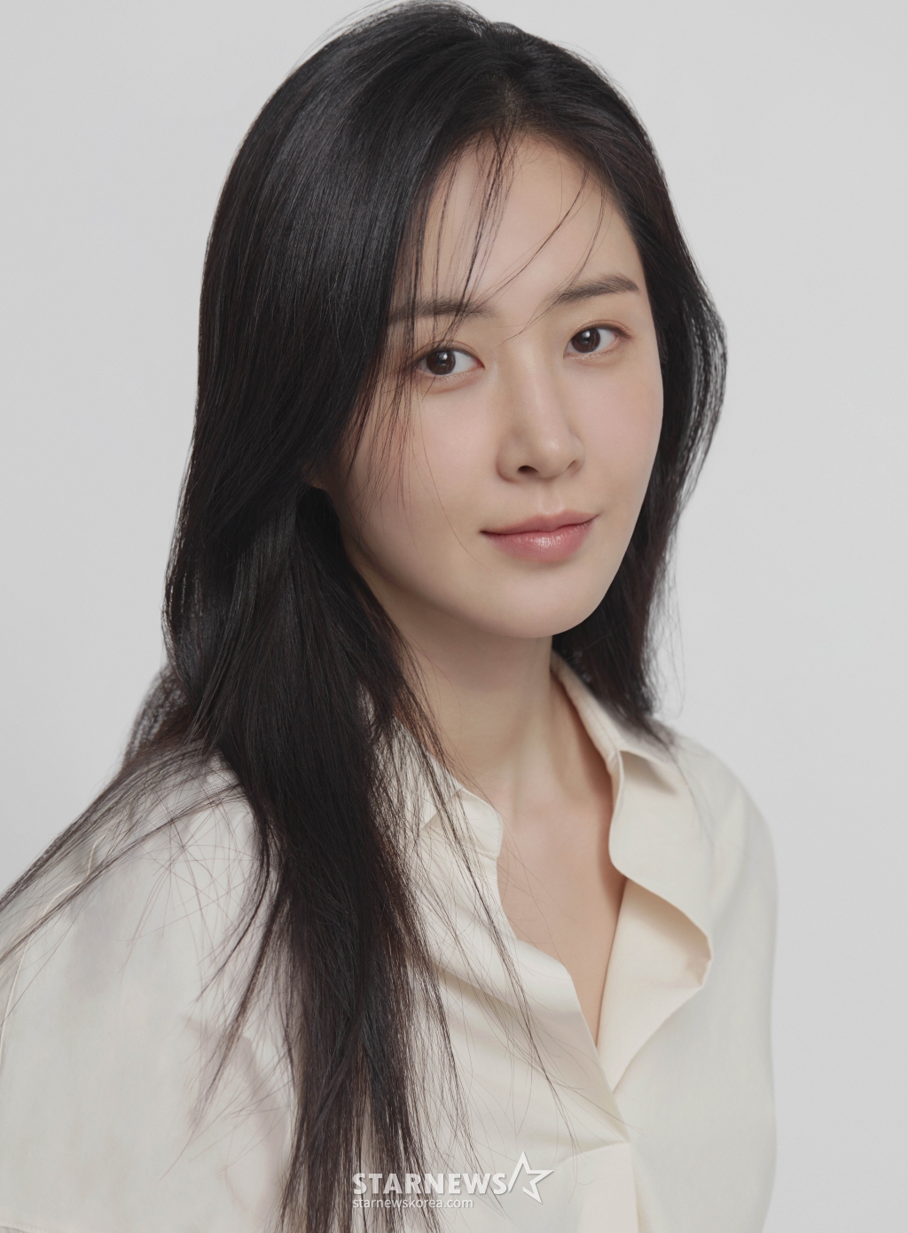 영화 '돌핀'의 배우 권유리가 4일 진행된 인터뷰를 위해 포즈를 취하고 있다. /사진제공=SM엔터테인먼트 2024.03.04 /사진=이동훈