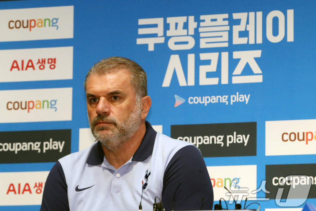 잉글랜드 프로축구 프리미어리그(PL) 토트넘 홋스퍼 엔제 포스테코글루 감독이 2일 오후 서울 여의도 IFC몰에서 열린 쿠팡플레이 시리즈 2차전 프리매치 기자회견에 참석했다. /사진=뉴스1