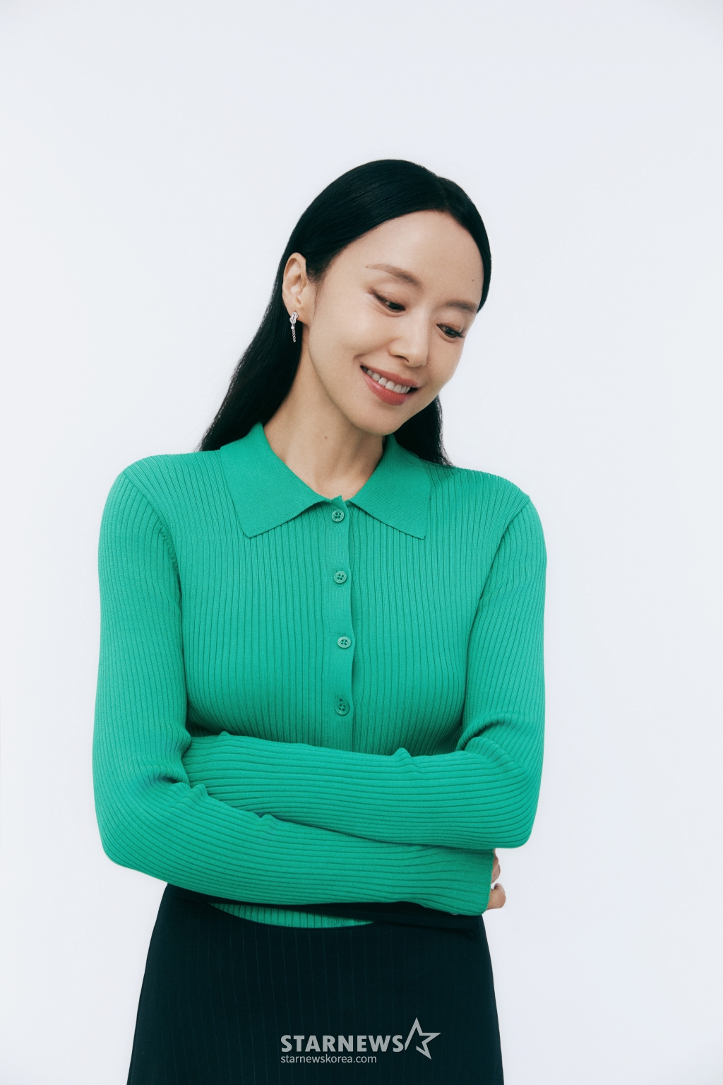 영화 '리볼버'(감독 오승욱)의 주연배우 전도연이 5일 진행된 라운드 인터뷰를 위해 포즈를 취하고 있다. /사진제공=플러스엠엔터테인먼트 2024.08.05 /사진=이동훈