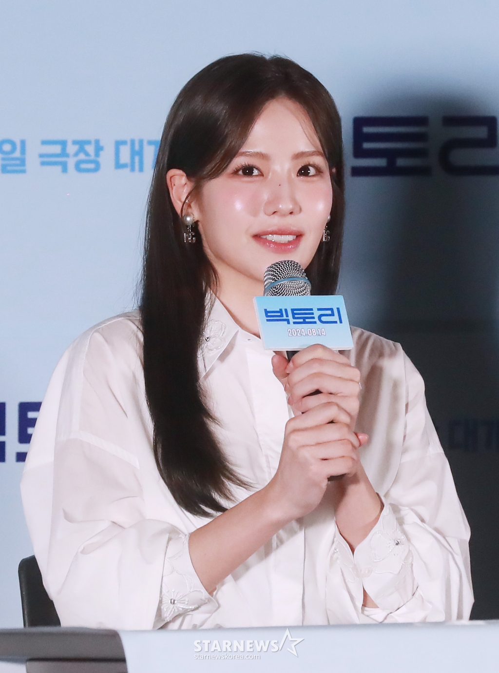 배우 조아람이 5일 오후 서울 CGV용산아이파크몰에서 진행된 영화 '빅토리'(감독 박범수) 언론시사회 및 기자간담회에 참석해 질문에 답하고 있다. 오직 열정만큼은 충만한 생판 초짜 치어리딩 동아리 '밀레니엄 걸즈'가 신나는 댄스와 가요로 모두를 응원하는 이야기를 그린 영화 '빅토리'는 오는 14일 개봉한다. /2024.08.05 /사진=이동훈