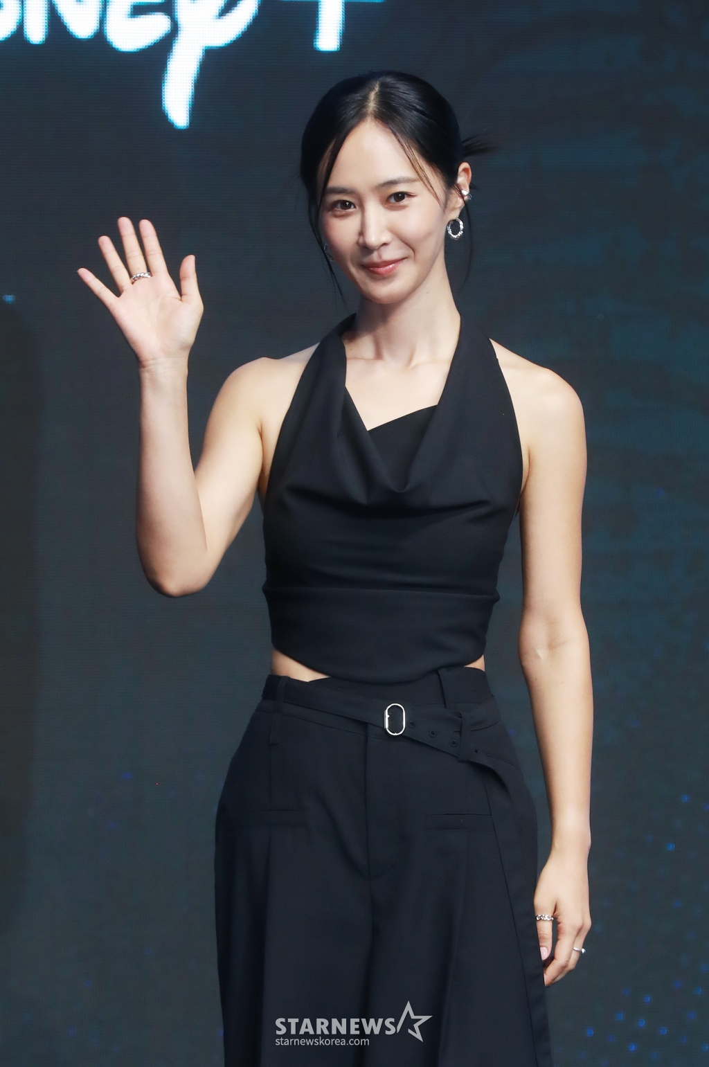 가수 권유리가 6일 오전 서울 여의도 콘래드호텔에서 진행된 디즈니+ 예능 '더 존 : 버텨야 산다3' 제작발표회에 참석해 포즈를 취하고 있다. 오직 4시간, 끝없는 AI의 공격부터 내 집 마련 전세 대출금 갚기, 선 넘지 않고 버티기 등 극한의 현실 공감 미션을 버티기 위해 더 강력하게 돌아온 ‘존버즈’ 유재석, 권유리, 김동현, 덱스의 ‘도파민 ON’ 버라이어티 '더 존 : 버텨야 산다3'는 오는 7일 공개된다. /2024.08.06 /사진=이동훈