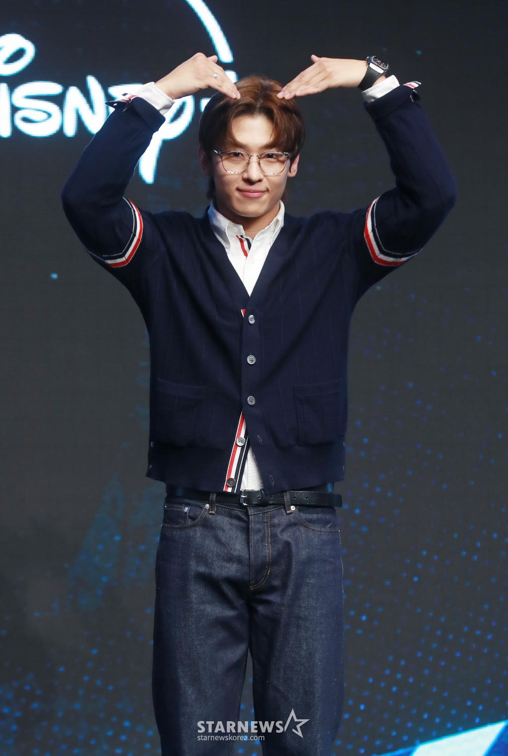 방송인 덱스가 6일 오전 서울 여의도 콘래드호텔에서 진행된 디즈니+ 예능 '더 존 : 버텨야 산다3' 제작발표회에 참석해 포즈를 취하고 있다. 오직 4시간, 끝없는 AI의 공격부터 내 집 마련 전세 대출금 갚기, 선 넘지 않고 버티기 등 극한의 현실 공감 미션을 버티기 위해 더 강력하게 돌아온 ‘존버즈’ 유재석, 권유리, 김동현, 덱스의 ‘도파민 ON’ 버라이어티 '더 존 : 버텨야 산다3'는 오는 7일 공개된다. /2024.08.06 /사진=이동훈