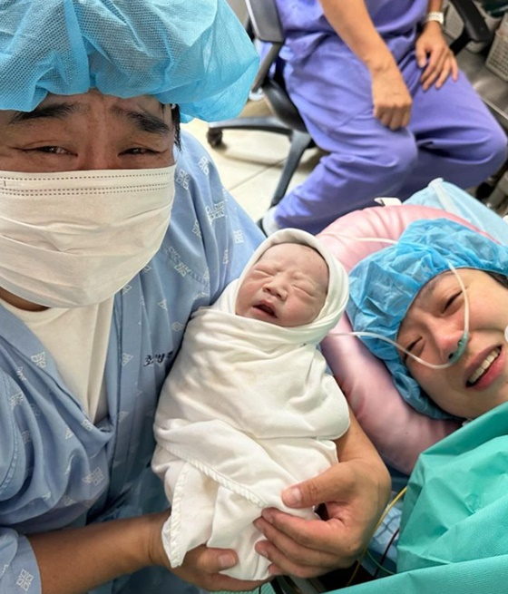 강재준과 이은형, 그리고 이들의 아이/사진=강재준