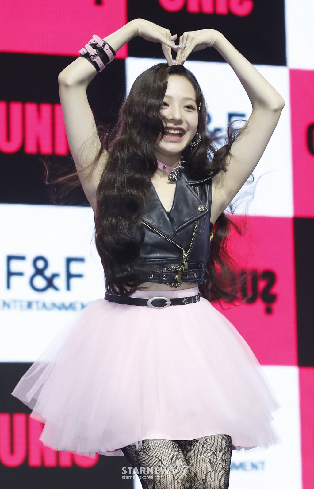 (서울=뉴스1) 권현진 기자 = 유니스 임서원이 6일 서울 광진구 예스24라이브홀에서 가진 첫 번째 싱글앨범 ‘CURIOUS(큐리어스)’ 쇼케이스에서 포즈를 취하고 있다. 2024.8.6/뉴스1  Copyright (C) 뉴스1. All rights reserved. 무단 전재 및 재배포,  AI학습 이용 금지. /사진=(서울=뉴스1) 권현진 기자