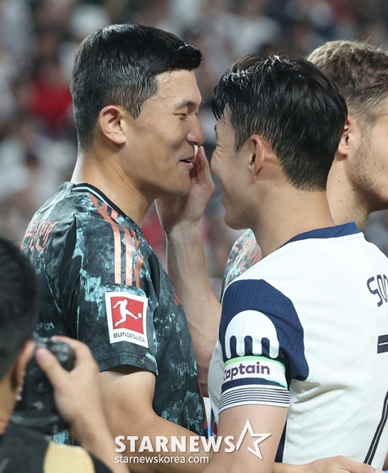 '2024 쿠팡플레이 시리즈' 토트넘 홋스퍼(Tottenham Hotspur) 대 바이에른 뮌헨(Bayern Munich) 경기가 3일 오후 서울월드컵경기장에서 열렸다. 토트넘 손흥민이 뮌헨 김민재와 인사하고 있다. /사진=김진경 대기
