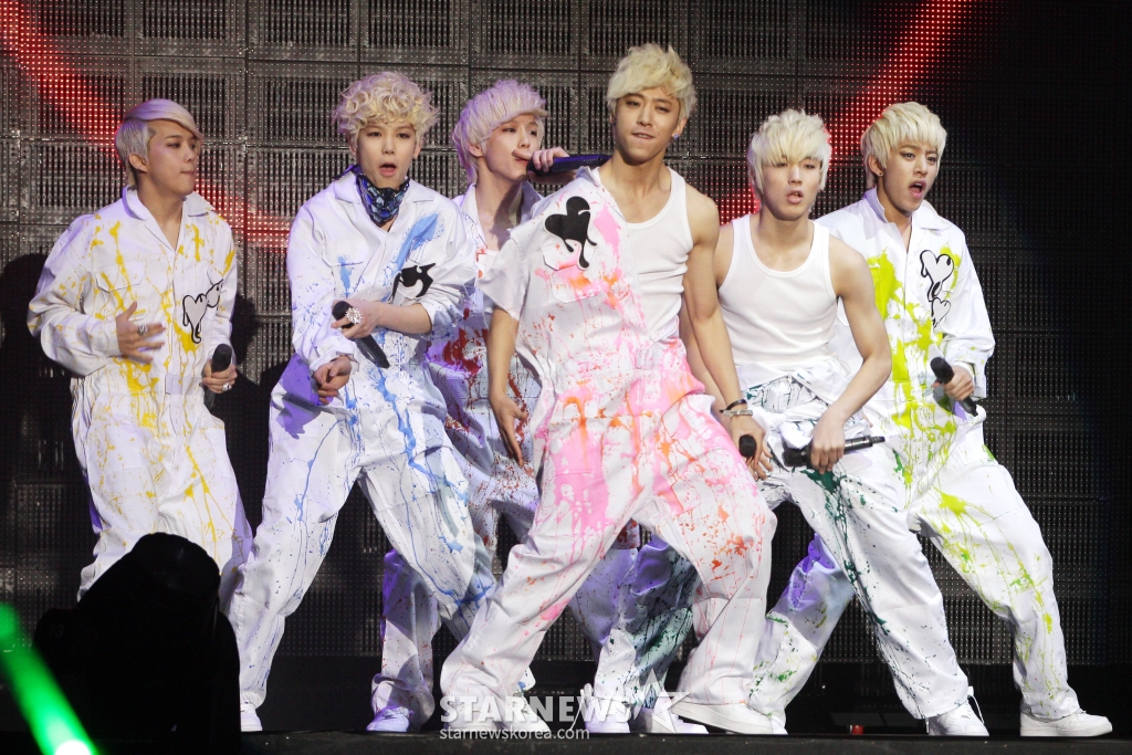 2012년 1월 서울 장충동 장충체육관에서 열린 B.A.P 데뷔 쇼케이스 /사진=이기범 기자
