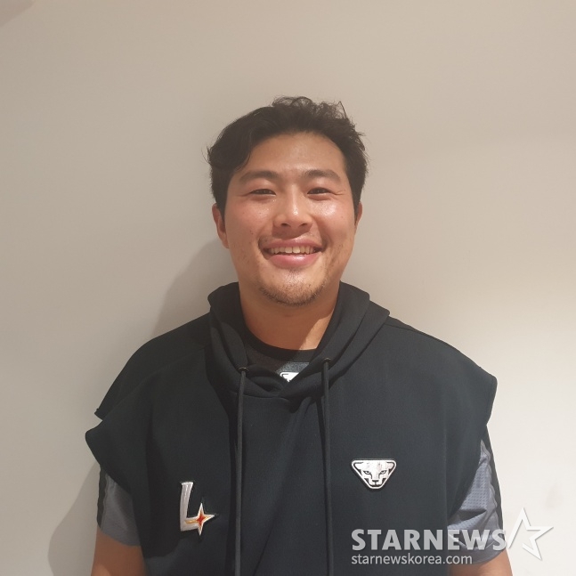 SSG 한두솔이 11일 인천 두산전을 승리로 이끌고 미소 짓고 있다. /사진=김동윤 기자