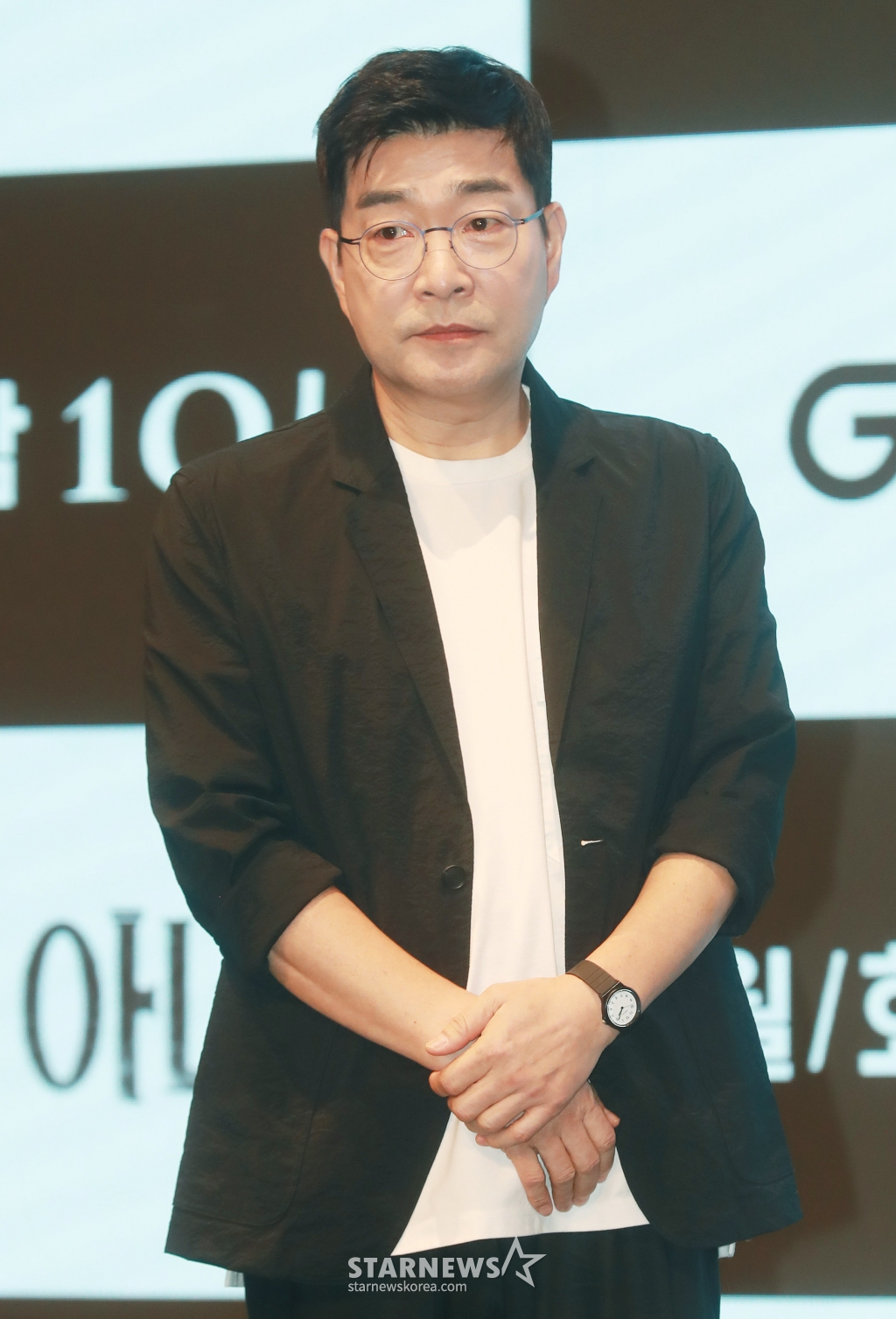 배우 손현주가 12일 오후 서울 구로구 더 세인트에서 진행된 지니TV 드라마 '유어 아너' 제작발표회에 참석해 포즈를 취하고 있다. 자식을 위해 괴물이 되기로 한 두 아버지의 부성 본능 대치극 '유어 아너'는 오늘(12일) 첫 방송된다. /2024.08.12 /사진=이동훈