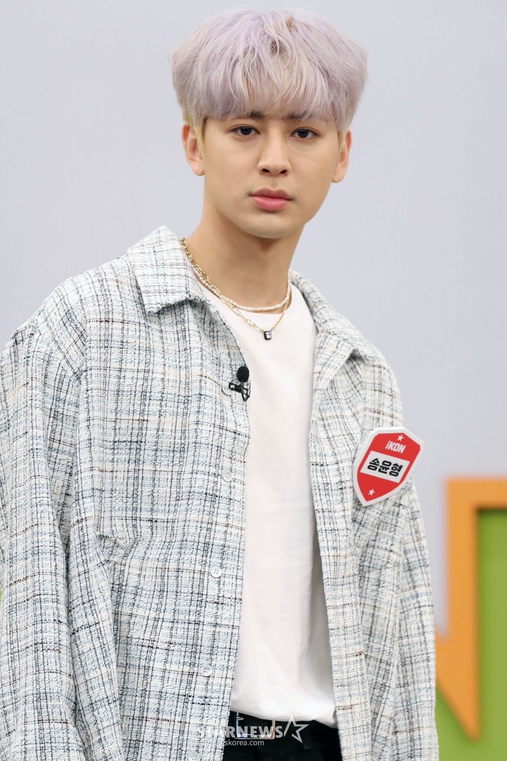 그룹 iKON(아이콘) 송윤형이 4일 오후 경기 고양시 빛마루방송센터에서 진행되는 U+아이돌라이브 생방송 '아돌라스쿨3 : 홍보ON아이돌' 리허설을 진행하고 있다. 2022.05.04