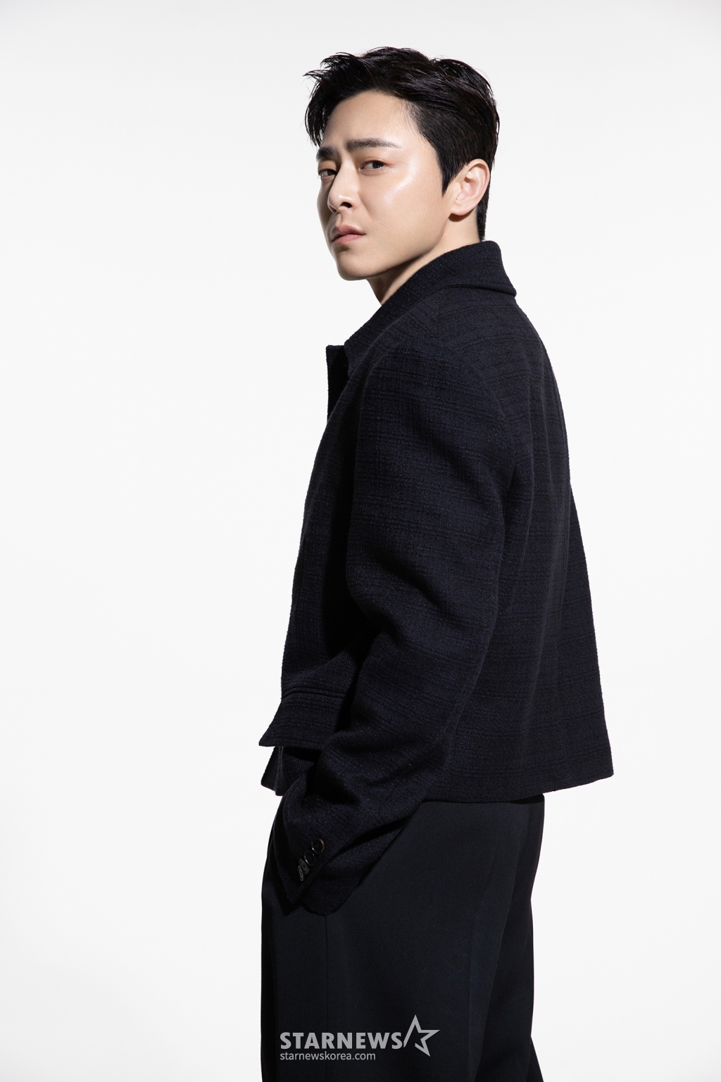 영화 '행복의 나라'의 주연배우 조정석이 13일 진행된 인터뷰를 위해 포즈를 취하고 있다. /사진제공=잼엔터테인먼트 2024.08.13 /사진=이동훈