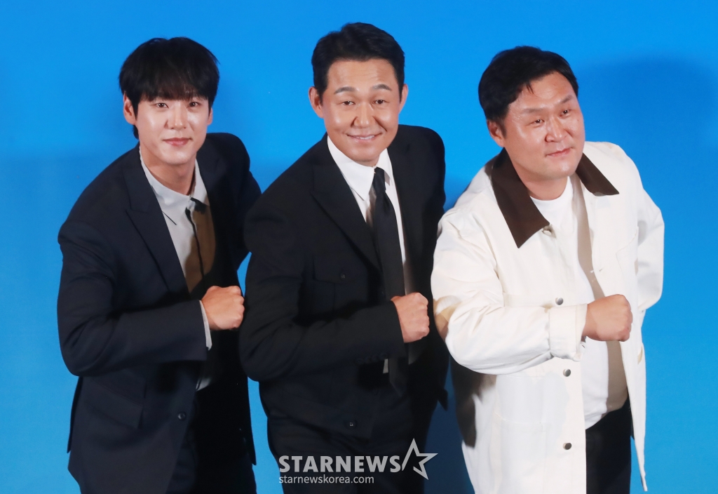 배우 곽시양, 박성웅, 윤경호가 13일 오후 서울 CGV 용산아이파크몰에서 진행된 영화 '필사의 추격'(감독 김재훈) 언론시사회 및 기자간담회에 참석해 포즈를 취하고 있다. /2024.08.13 /사진=이동훈