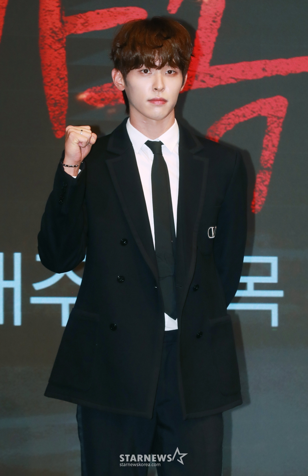 배우 이시우가 14일 오후 서울 구로구 더 세인트에서 진행된 KBS 2TV 수목드라마 '완벽한 가족' 제작발표회에 참석해 포즈를 취하고 있다. 누가 봐도 행복하고 완벽해 보이는 가족이 딸의 살인으로 인해 점점 서로를 의심하게 되는 미스터리 스릴러 드라마 '완벽한 가족'은 오늘(14일) 첫 방송된다. /2024.08.14 /사진=이동훈