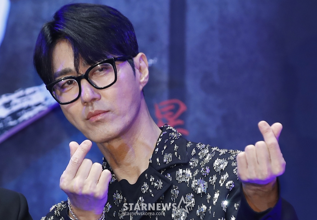 (서울=뉴스1) 권현진 기자 = 배우 차승원이 15일 서울 강남구 그랜드 인터컨티넨탈 서울 파르나스에서 열린 디즈니+ 오리지널 시리즈 '폭군' 제작보고회에서 포즈를 취하고 있다. '폭군'은 '폭군 프로그램'의 마지막 샘플이 배달사고로 사라진 후 각기 다른 목적으로 그것을 차지하기 위해 모여든 사람들이 서로 쫓고 쫓기게 되는 이야기를 그린 추격 액션 스릴러물이다. 2024.7.15./뉴스1 Copyright (C) 뉴스1. All rights reserved. 무단 전재 및 재배포, AI학습 이용 금지. /사진=(서울=뉴스1) 권현진 기자