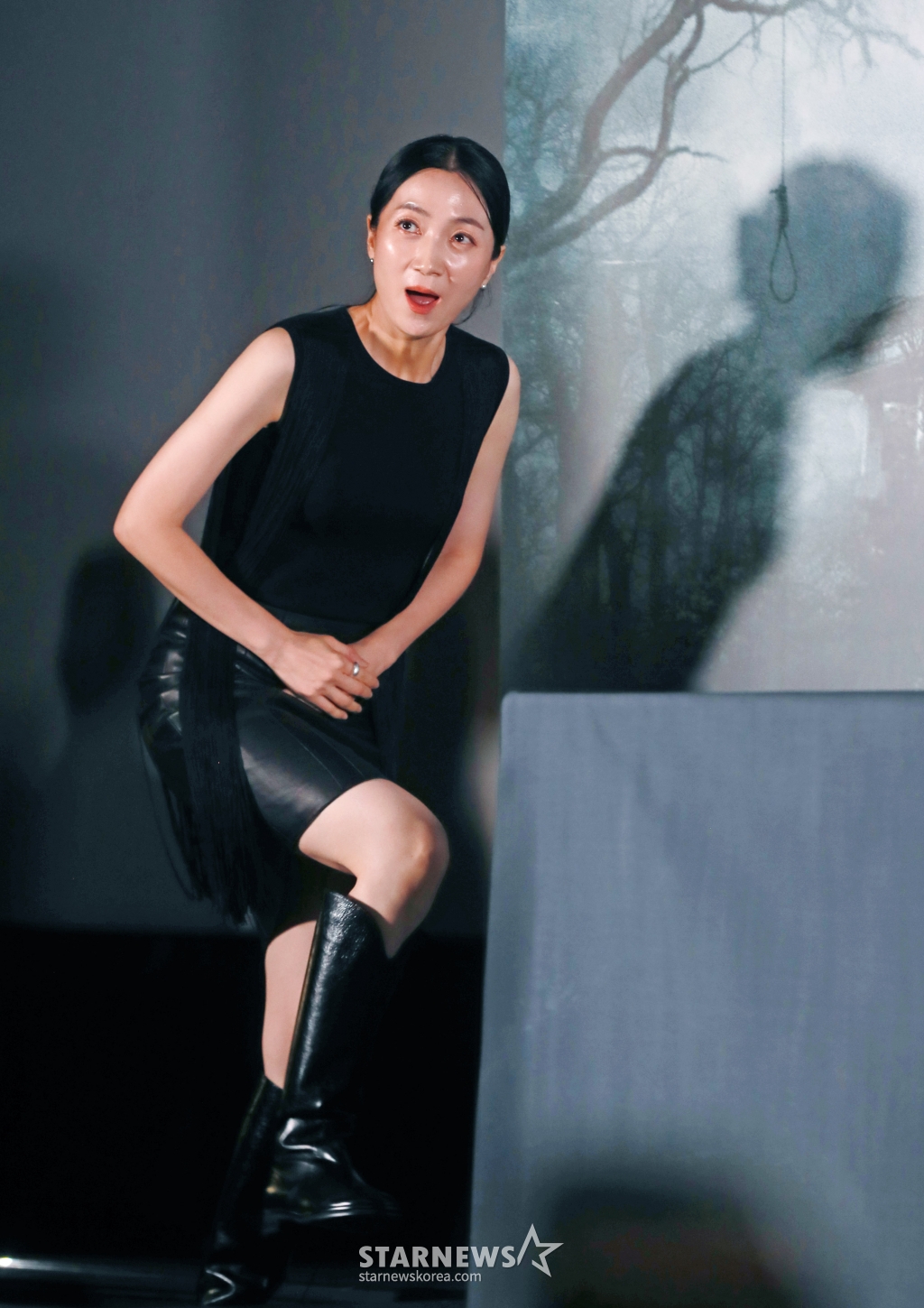 배우 김주령이 19일 오후 서울 CGV용산아이파크몰에서 진행된 영화 '늘봄가든'(감독 구태진) 언론시사회 및 기자간담회에 참석해 무대로 들어서고 있다. /2024.08.19 /사진=이동훈