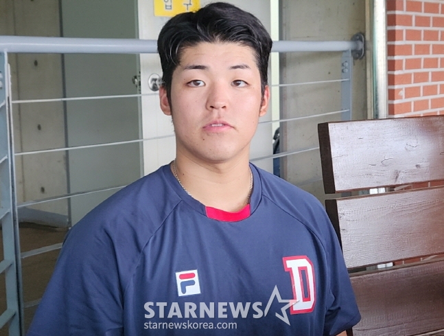 두산 시라카와 케이쇼가 21일 취재진과 인터뷰하고 있다. /사진=안호근 기자