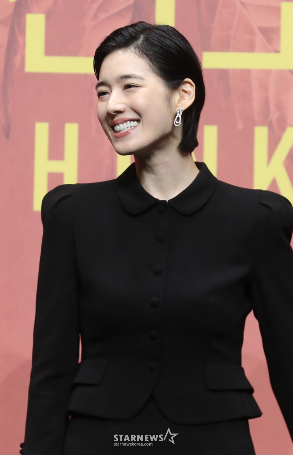 배우 정은채가 23일 오전 서울 강남구 그랜드인터컨티넨탈 파르나스 그랜드 볼룸에서 열린 애플오리지날 '파친코2' 제작발표회에 참석해 포즈를 취하고 있다. 뉴욕타임스 베스트셀러에 선정된 동명의 소설을 원작으로 한 Apple Original 시리즈 ‘파친코’ - Pachinko. 고국을 떠나 억척스럽게 생존과 번영을 추구하는 한인 이민 가족 4대의 삶과 꿈을 그려낸 드라마로 23일 공개된다. 2024.08.23 /사진=임성균