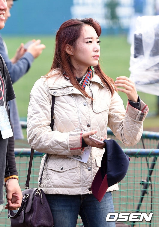 야구 현장 취재에 나서는 김선신 아나운서.