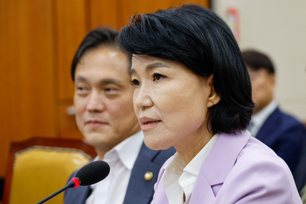 (서울=뉴스1) 안은나 기자 = 이진숙 방송통신위원회 위원장이 14일 오후 서울 여의도 국회 과학기술정보방송통신위원회에서 열린 방송장악 2차 청문회에서 의원 질의에 답하고 있다. 2024.8.14/뉴스1 Copyright (C) 뉴스1. All rights reserved. 무단 전재 및 재배포, AI학습 이용 금지. /사진=(서울=뉴스1) 안은나 기자