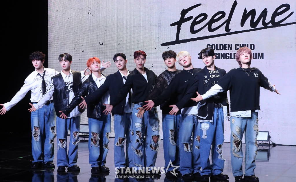 그룹 골든차일드(Golden Child)가 2일 오후 서울 강남구 청담동 일지아트홀에서 진행된 세 번째 싱글 '필 미(Feel me)' 발매 기념 쇼케이스에 참석해 포즈를 취하고 있다. 골든차일드의 이번 앨범 타이틀곡 '필 미'는 같은 시간을 함께하며 성장해 온 청춘들의 이야기를 담은 포스트 그런지 록 장르의 곡으로, 행복한 만큼 아파했던 청춘의 아름다움과 서로에게 연결된 관계와 위로라는 메시지를 담고 있다. 2023.11.02 /사진=김창현
