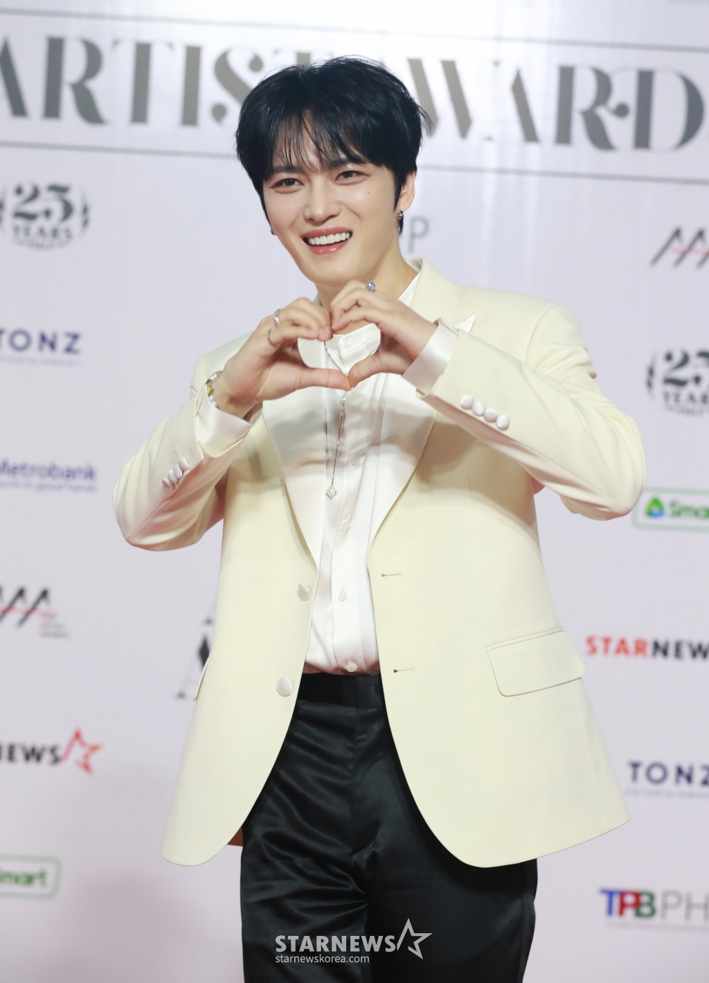 가수 김재중이 14일 필리핀 아레나에서 열린 '2023 아시아 아티스트 어워즈 인 필리핀'(2023 Asia Artist Awards IN THE PHIPPINES, 이하 '2023 AAA') 레드카펫 행사에 참석해 포즈를 취하고 있다. '2023 AAA'는 스타뉴스가 주최하고 Asia Artist Awards 조직위원회, TONZ 엔터테인먼트, PULP Live World가 공동 주관한다. 그룹 아이브(IVE) 장원영, 가수 강다니엘, 그룹 제로베이스원 성한빈이 MC를 맡았다. 2023.12.14 /사진=이동훈