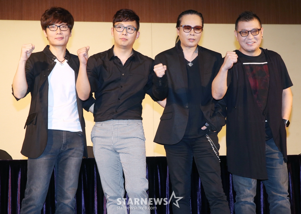 밴드 부활이 4일 오후 서울 여의도 63빌딩에서 2014 부활 콘서트 'True Color' 기자간담회가 진행되고 있다. 이번 콘서트는 '한반도 부활프로젝트 70'인 'To Be One'에 참여한 부활 10대 보컬 김동명과 함께 한다. /사진=이동훈 기자 photoguy@