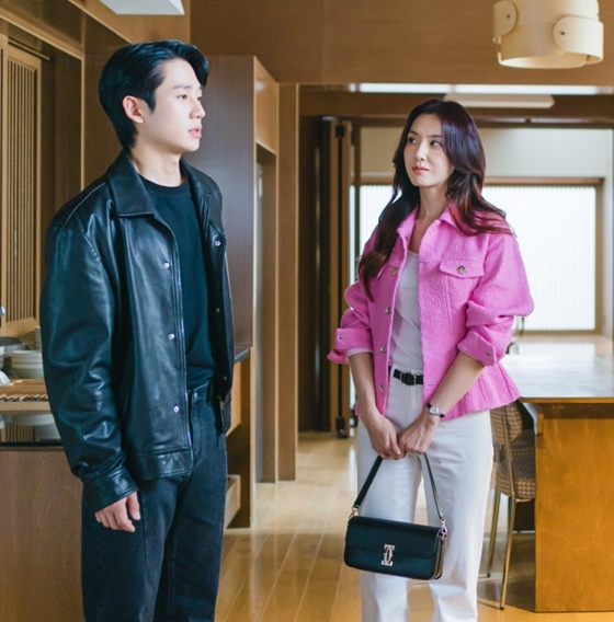 왼쪽부터 정해인, 서지혜 /사진=tvN '엄마친구아들'