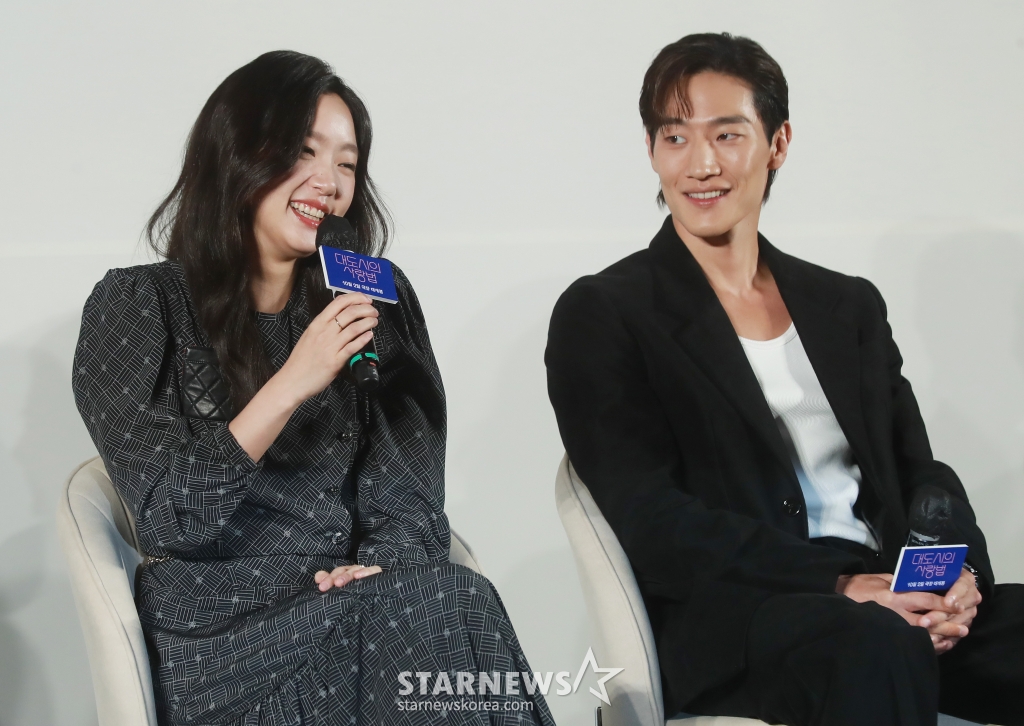 배우 김고은, 노상현이 2일 오전 서울 메가박스 성수점에서 진행된 영화 '대도시의 사랑법'(감독 이언희) 제작발표회에 참석해 질문에 답하고 있다. 눈치보는 법이 없는 자유로운 영혼의 재희(김고은)와 세상과 거리두는 법에 익숙한 흥수(노상현)가 동거동락하며 펼치는 그들만의 사랑법을 그린 영화 '대도시의 사랑법'은 오는 10월 2일 개봉한다. /2024.09.02 /사진=이동훈