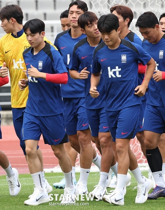 홍명보 감독이 이끄는 축구대표팀이 팔레스타인전을 앞두고 2일 오후 경기도 고양종합운동장에서 첫 소집 훈련을 진행했다. 양민혁를 비롯한 선수들이 러낭 훈련에 임하고 있다. 축구대표팀은 5일 서울월드컵경기장에서 2026 FIFA 북중미 월드컵 팔레스타인 전을 치른다. /사진=김진경 대기자