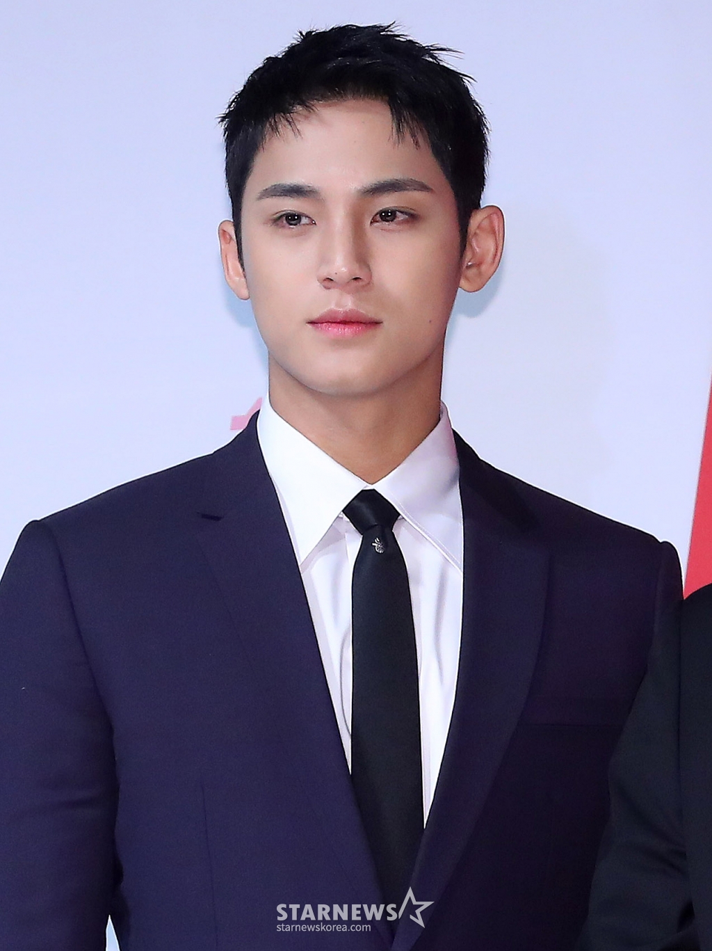 그룹 세븐틴 민규가 3일 오후 서울 강남구 논현동 엘리에나호텔에서 진행된 tvN 예능 '나나투어 with 세븐틴' 제작발표회에 참석해 포즈를 취하고 있다. '나나투어 with 세븐틴'은, 가이드로 재취업한 여행 예능 20년 차 베테랑 'NA이드'(나영석 PD)와 함께 여름의 이탈리아로 떠난 데뷔 9년 차 세븐틴의 진한 '우정 여행기'를 담은 버라이어티 예능 프로그램이다. 오는 5일 첫 방송. 2024.01.03 /사진=김창현