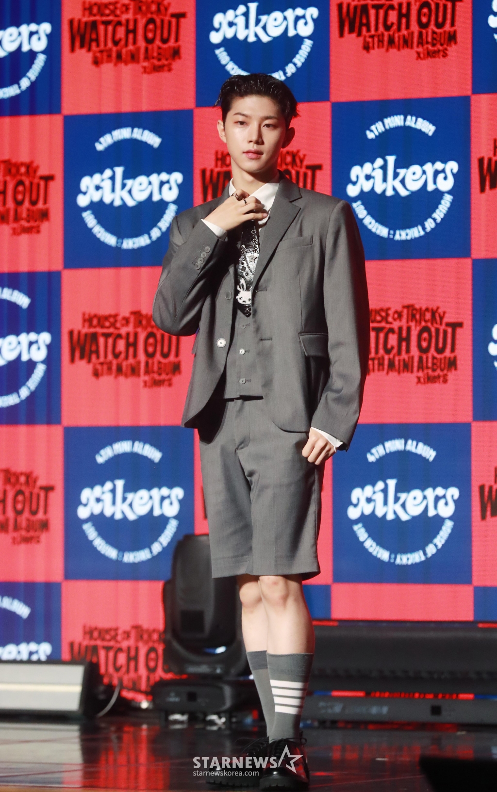 그룹 싸이커스 현우가 5일 오후 서울 마포구 신한카드 SOL페이 스퀘어 라이브홀에서 진행된 미니 4집 ‘하우스 오브 트리키 : 워치 아웃'(HOUSE OF TRICKY : WATCH OUT) 발매기념 쇼케이스에서 포즈를 취하고 있다.   이번 앨범에는 타이틀곡 '위치'를 비롯해 '워치 아웃'(WATCH OUT), '백 오프'(BACK OFF), '비터스위트'(Bittersweet), '샌드캐슬'(Sandcastle), '행 /사진=이동훈