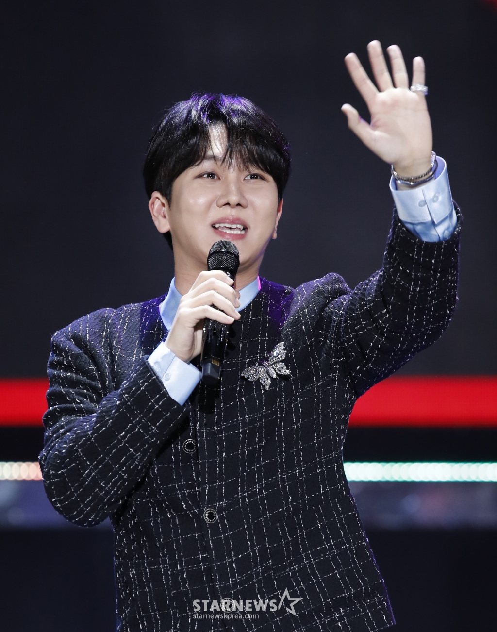 (서울=뉴스1) 권현진 기자 = 가수 김수찬이 19일 오후 서울 마포구 상암동 SBS 프리즘 타워에서 열린 SBS FiL, SBS M ‘더 트롯쇼’에서 화려한 무대를 선보이고 있다. 2024.2.19/뉴스1 Copyright (C) 뉴스1. All rights reserved. 무단 전재 및 재배포, AI학습 이용 금지. /사진=(서울=뉴스1) 권현진 기자