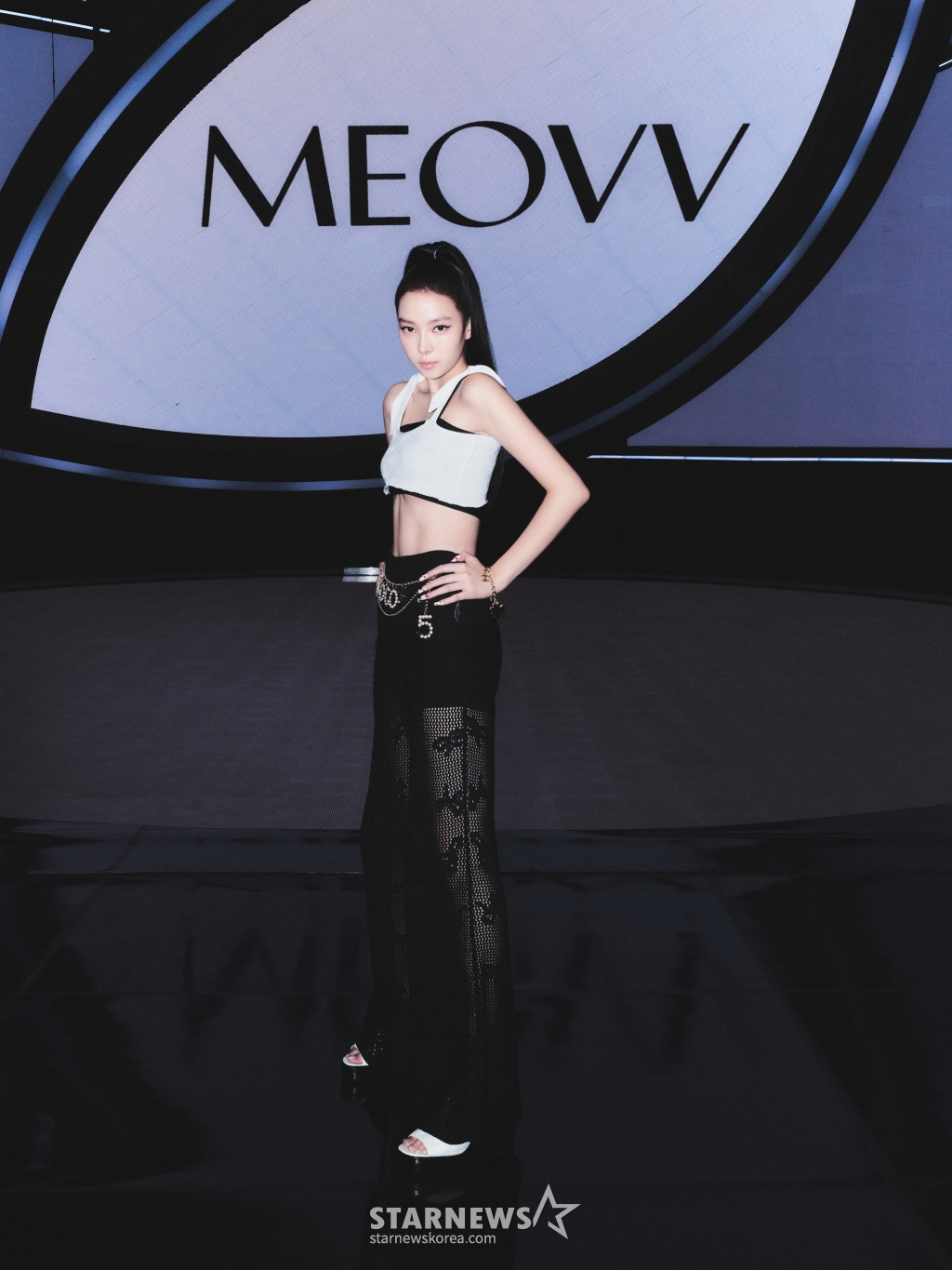 걸그룹 '미야오'(MEOW) 나린이 6일 오후 온라인으로 진행된 데뷔 싱글 앨범 '미야오' 발매 기념 쇼케이스에서 포즈를 취하고 있다. /사진제공=더블랙레이블 2024.09.06 /사진=이동훈