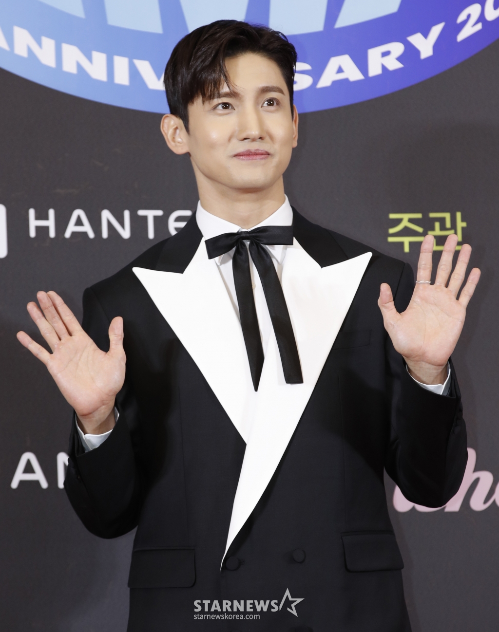 (서울=뉴스1) 권현진 기자 = 동방신기 최강창민이 17일 오후 서울 중구 동대문디자인플라자(DDP)에서 열린 '31주년 한터뮤직어워즈 2023' 레드카펫에서 포즈를 취하고 있다. 2024.2.17/뉴스1 Copyright (C) 뉴스1. All rights reserved. 무단 전재 및 재배포, AI학습 이용 금지. /사진=(서울=뉴스1) 권현진 기자