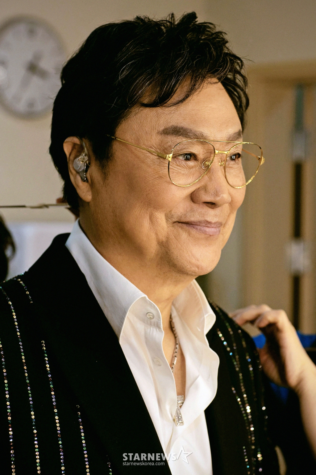가수 남진이 29일 오후 매체 라운드 인터뷰에 앞서 포즈를 취하고 있다. 2024.08.29 사진=(주)바보들 /사진=임성균