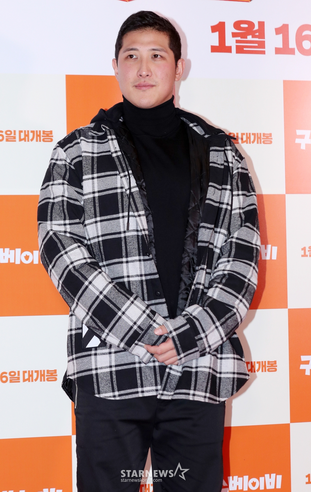 야구선수 황재균이 2일 오후 서울 광진구 롯데시네마 건대입구에서 진행된 영화 '구스 베이비' VIP 시사회에 참석해 포즈를 취하고 있다.
