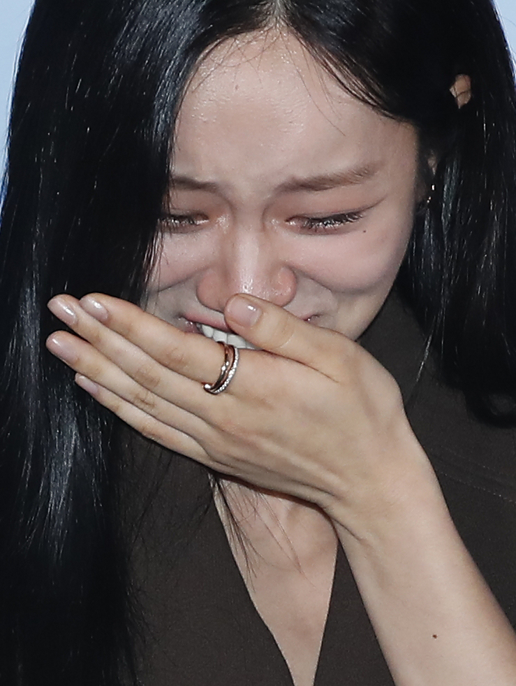 (서울=뉴스1) 권현진 기자 = 배우 혜리가 5일 서울 용산CGV에서 열린 영화 '빅토리' 언론시사회에서 취재진 칭찬에 눈물을 흘리고 있다. '빅토리'는 오직 열정만큼은 충만한 생판 초짜 치어리딩 동아리 '밀레니엄 걸즈'가 신나는 댄스와 가요로 모두를 응원하는 이야기를 그린 작품이다. 2024.8.5/뉴스1 Copyright (C) 뉴스1. All rights reserved. 무단 전재 및 재배포, AI학습 이용 금지. /사진=(서울=뉴스1) 권현진 기자