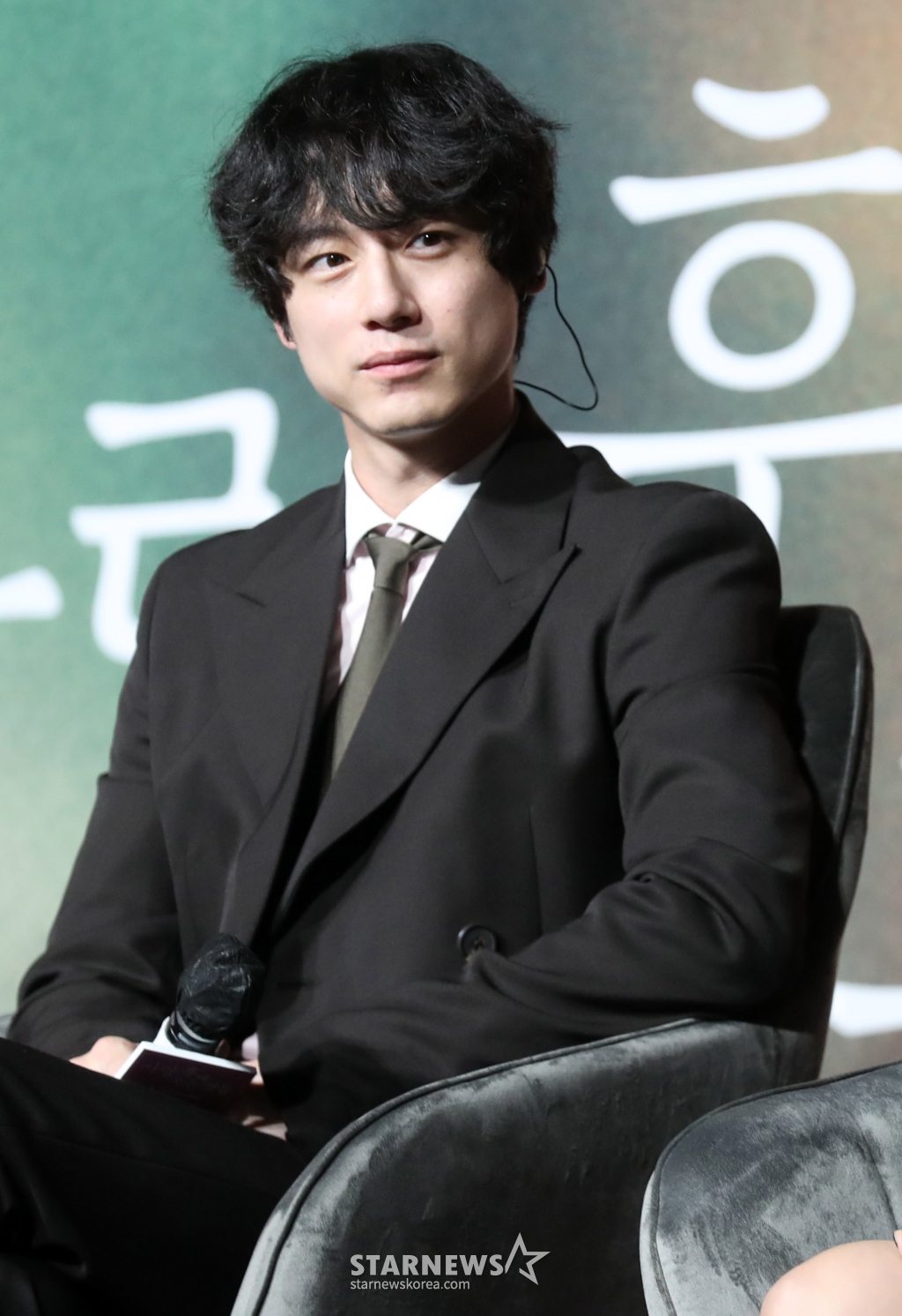 배우 사카구치 켄타로가 12일 오전 서울 중구 웨스틴 조선호텔 그랜드볼룸에서 열린 쿠팡플레이 시리즈 '사랑후에 오는 것들' 제작발표회에 참석해 질문에 답하고 있다. '사랑 후에 오는 것들' 운명 같던 사랑이 끝나고, 모든 것을 잊은 여자 ‘홍’과 후회로 가득한 남자 ‘준고’의 사랑 후 이야기를 그린 감성 멜로드라로 오는 27일 첫 방송 예정이다. 2024.09.12 /사진=임성균