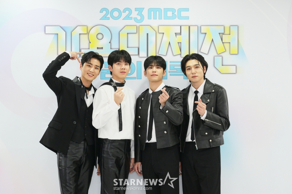 그룹 DAY6가 31일 진행된 2023 MBC 가요대제전에 앞서 포즈를 취하고 있다. /사진제공=MBC 2023.12.31 /사진=이동훈