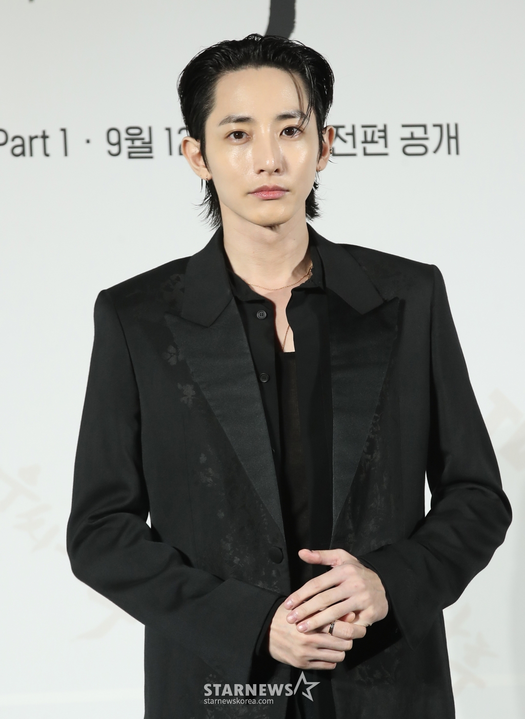 (서울=뉴스1) 권현진 기자 = 배우 이수혁이 27일 서울 용산구 CGV용산아이파크몰에서 열린 티빙 오리지널 시리즈 '우씨왕후' 제작발표회에서 포즈를 취하고 있다. '우씨왕후'는 갑작스러운 왕의 죽음으로 왕위를 노리는 왕자들과 권력을 잡으려는 다섯 부족의 표적이 된 우씨왕후가 24시간 안에 새로운 왕을 세우기 위해 고군분투하는 추격 액션 사극이다. 2024.8.27/뉴스1 Copyright (C) 뉴스1. All rights reserved. 무단 전재 및 재배포, AI학습 이용 금지. /사진=(서울=뉴스1) 권현진 기자